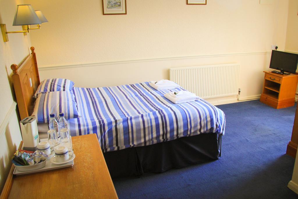 The Red Lion Hotel Lowick Green Room photo
