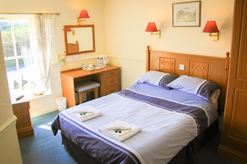 The Red Lion Hotel Lowick Green Room photo