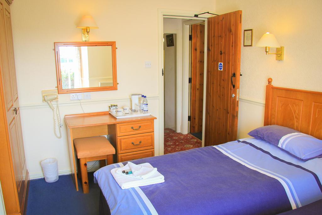 The Red Lion Hotel Lowick Green Room photo