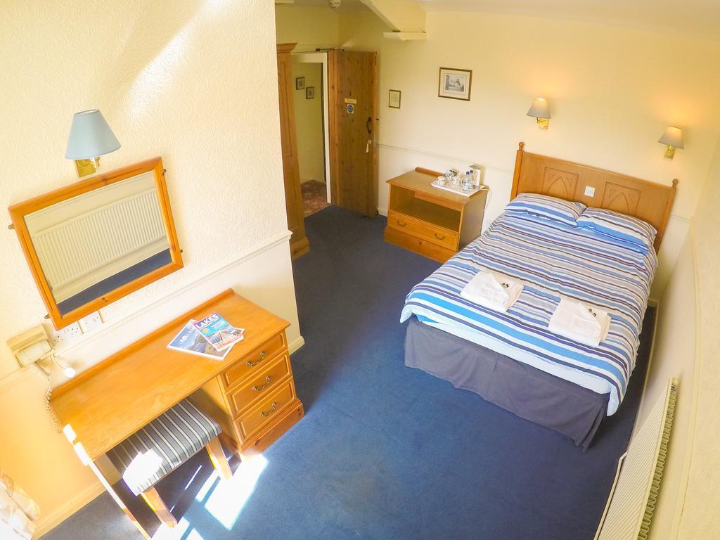 The Red Lion Hotel Lowick Green Room photo